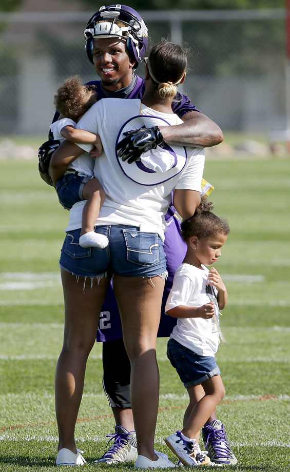 Minnesota-Vikings-Charles-Johnson-family.jpg